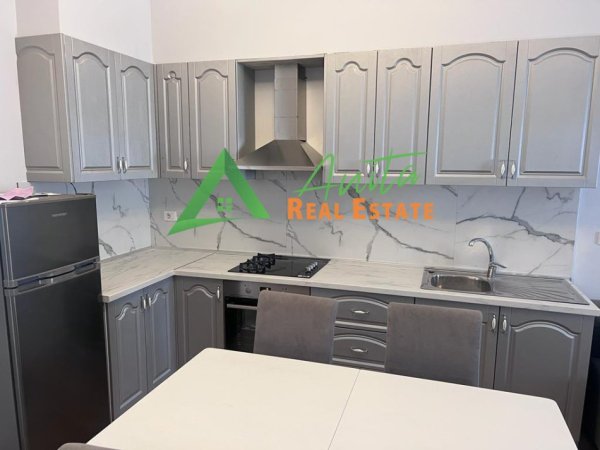 Tirane, jepet me qera apartament 2+1+Ballkon Kati 6, 100 m² 450 € (Fresk)