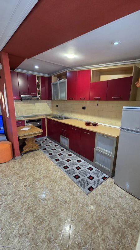 Tirane, jepet me qera apartament 2+1+Ballkon Kati 6, 85 m² 450 € (Shkolla e Baletit, prane Viva Market)
