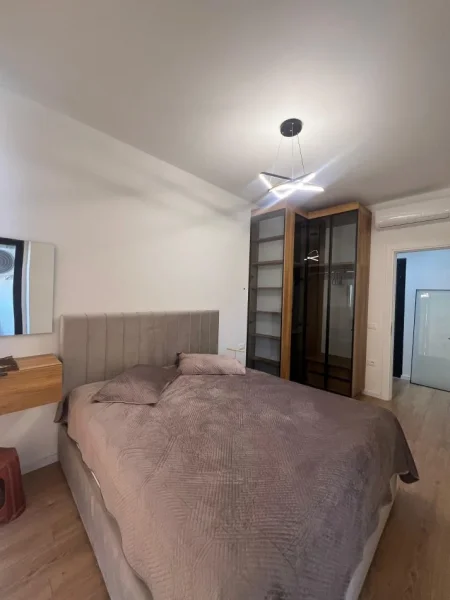 Tirane, jepet me qera apartament 1+1 Kati 3, 60 m² 500 € (Bulevardi i Ri), I arreduar ne menyre moderne, i pabanuar me pare!
