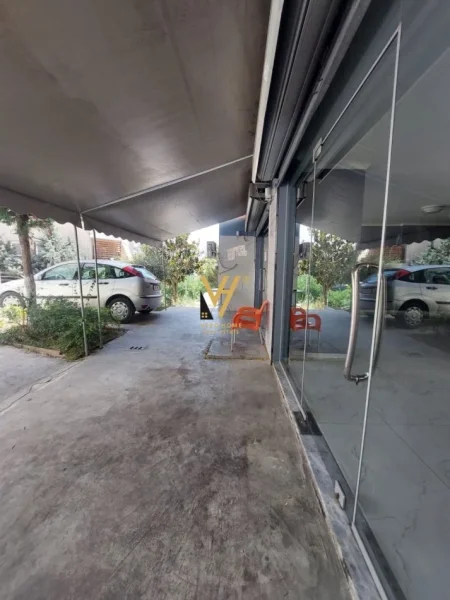 Tirane, jepet me qera dyqan Kati 0, 60 m² 500 € (LIQENI I THATE)