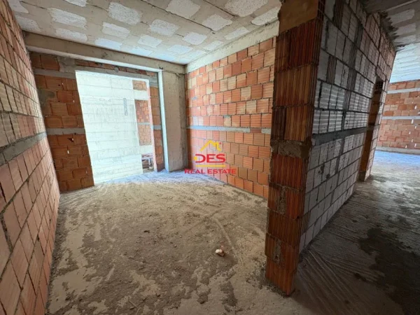 Vlore, shitet apartament 2+1+Ballkon Kati 2, 118 m² (Lungomare,Vlorë)