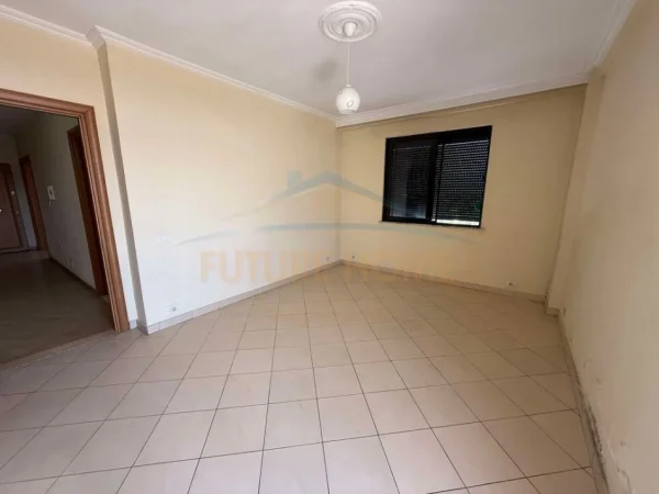 Tirane, jepet me qera apartament 2+1+Aneks+Ballkon Kati 5, 98 m² 350 € (Kamez, Bulevardi Blu)
