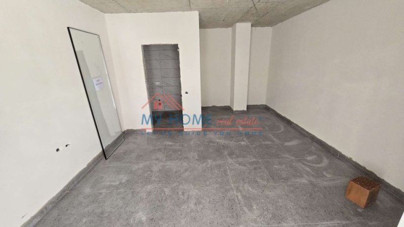 Tirane, shitet dyqan , 58 m² 98.000 € (Univers City)