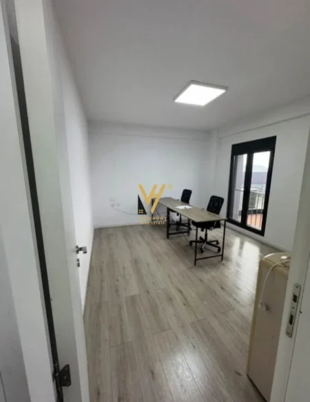 Tirane, jepet me qera zyre Kati 7, 107 m² 900 € (RRUGA E ELBASANIT)