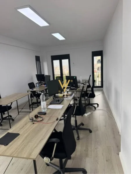 Tirane, jepet me qera zyre Kati 7, 107 m² 900 € (RRUGA E ELBASANIT)