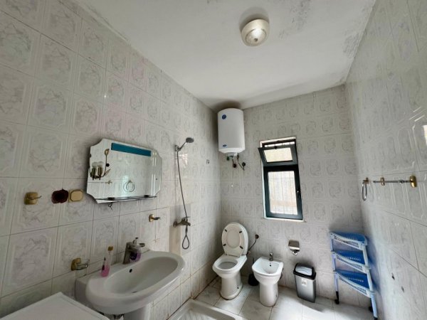 Tirane, jepet me qera shtepi 3 Katshe Kati 3, 250 m² 500 € (Fresku)