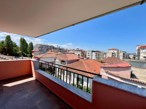 Tirane, jepet me qera shtepi 3 Katshe Kati 3, 250 m² 500 € (Fresku)