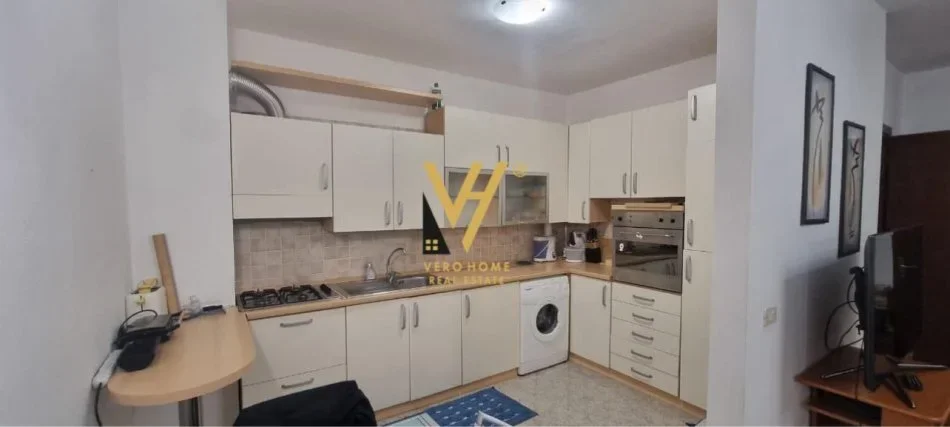 Tirane, jepet me qera apartament 2+1+Ballkon Kati 9, 84 m² 650 € (PAZARI I RI)