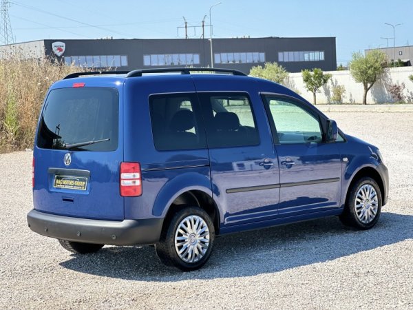 Durres, shitet makine VOLKSWAGEN CADDY 2.0 Nafte, blu automatik Klima 220.000 km