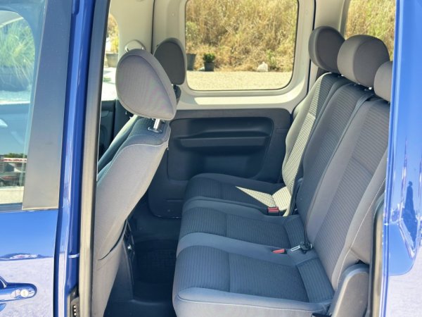 Durres, shitet makine VOLKSWAGEN CADDY 2.0 Nafte, blu automatik Klima 220.000 km