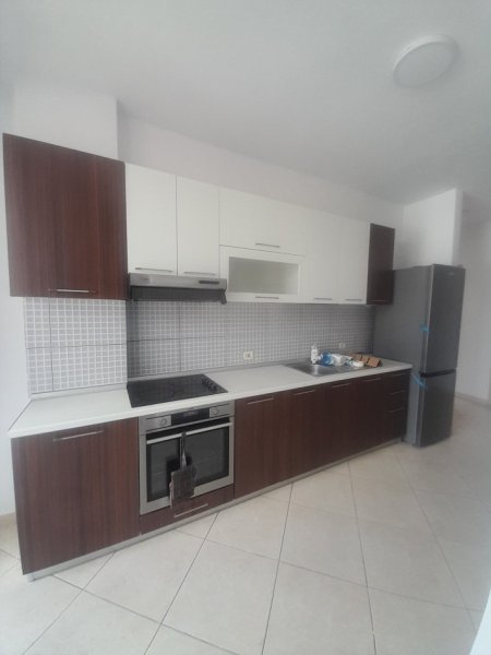 Tirane, jepet me qera apartament 2+1+Ballkon Kati 6, 100 m² 550 € (Rruga Kongresi i Manastirit/Pediatria)