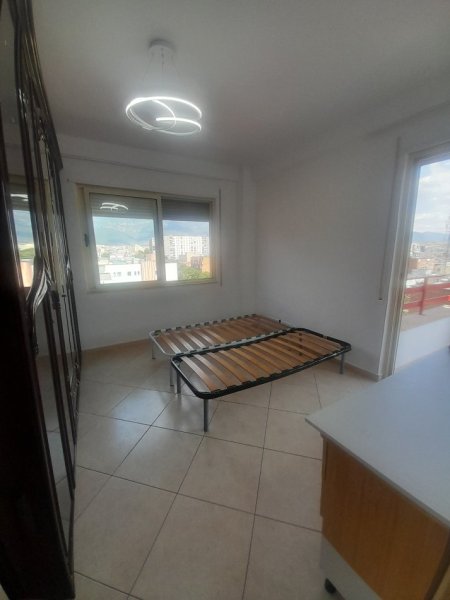 Tirane, jepet me qera apartament 2+1+Ballkon Kati 6, 100 m² 550 € (Rruga Kongresi i Manastirit/Pediatria)