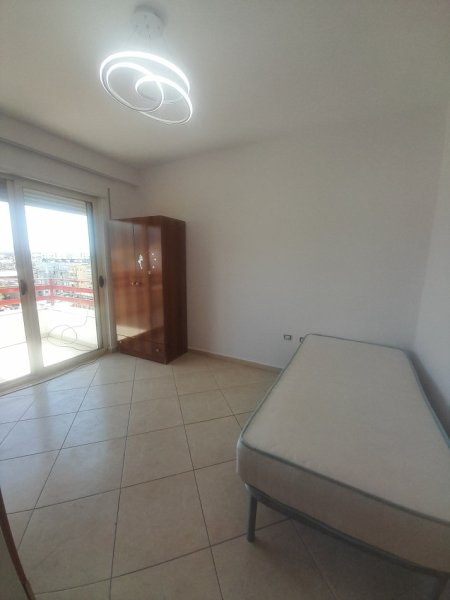 Tirane, jepet me qera apartament 2+1+Ballkon Kati 6, 100 m² 550 € (Rruga Kongresi i Manastirit/Pediatria)