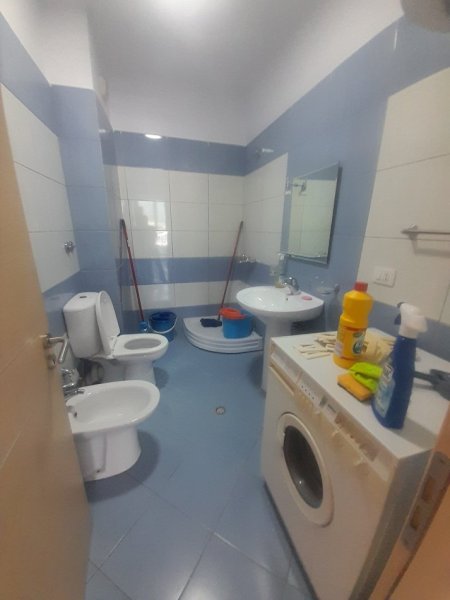 Tirane, jepet me qera apartament 2+1+Ballkon Kati 6, 100 m² 550 € (Rruga Kongresi i Manastirit/Pediatria)