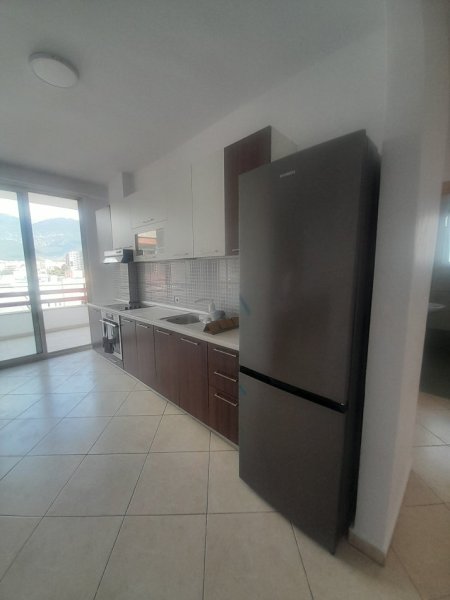 Tirane, jepet me qera apartament 2+1+Ballkon Kati 6, 100 m² 550 € (Rruga Kongresi i Manastirit/Pediatria)