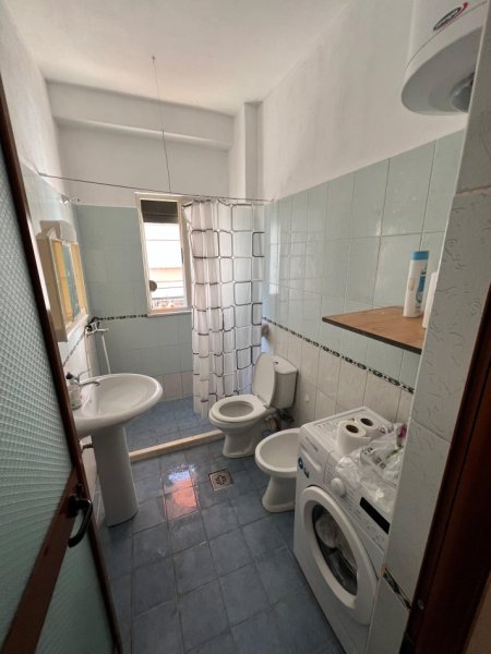 Tirane, jepet me qera apartament 1+1+Ballkon Kati 2, 60 m² 400 € (5 MAJI)