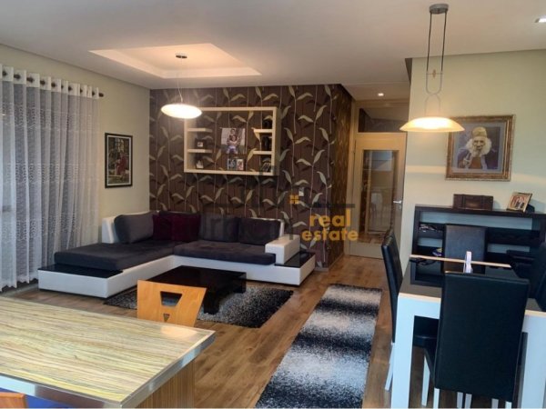 Tirane, shitet apartament 2+1+Ballkon Kati 8, 110 m² 180.000 € (Ali Demi)
