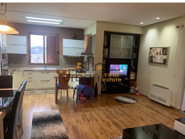 Tirane, shitet apartament 2+1+Ballkon Kati 8, 110 m² 180.000 € (Ali Demi)