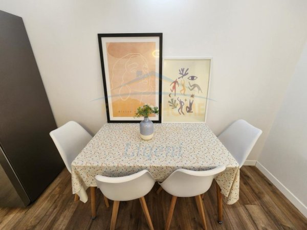 0683487469 Tirane, jepet me qera apartament 1+1 Kati 5, 70 m² 650 € (MYSLYM SHYRI)