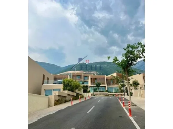 Vlore, shitet Vile 3+1+Ballkon Kati 2, 169 m² 