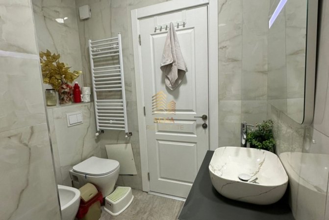 Tirane, jepet me qera apartament 2+1+Ballkon Kati 7, 105 m² 750 € (Kompleksi ASL)