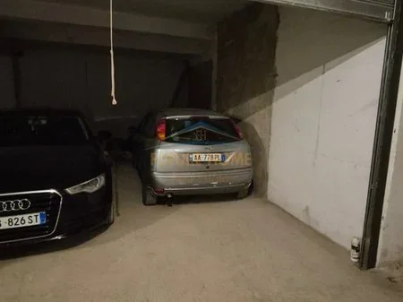Shitet, Garazh, Unaza e Re, Tirane. AREA55196