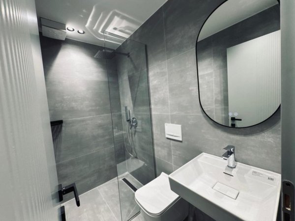 0683487469 Tirane, shitetn 2  apartamente 1+1 dhe 1 garsoniere Kati 5, 107 m² 268.000 € (Rruga Mine Peza)