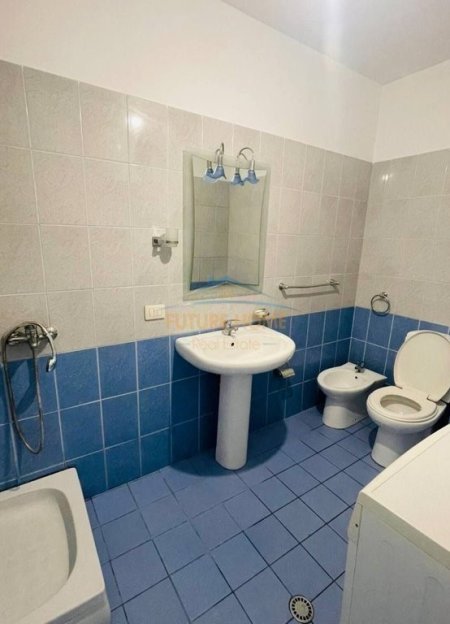 Tirane, jepet me qera apartament 1+1+Ballkon Kati 6, 66 m² 400 € (Fresku)