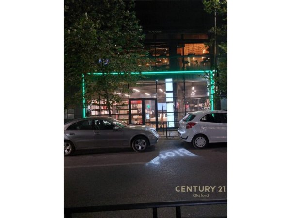 Tirane, jepet me qera ambjent biznesi Kati 0, 130 m² 2.500 € (Prane Kristal Center)