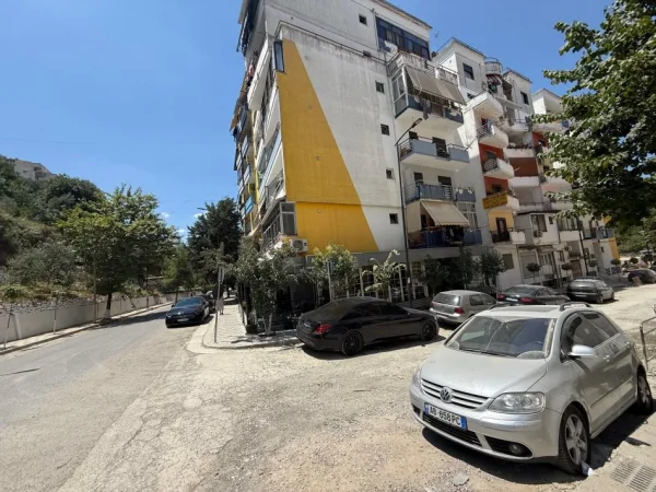 Tirane, shitet ambjent biznesi Kati 0, 54 m² 95.000 € (FRESK)