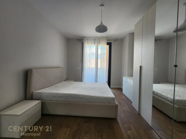 Tirane, jepet me qera apartament 2+1 Kati 8, 115 m² 650 € (Spitali Qsut)