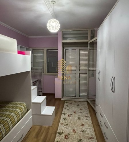 Tirane, jepet me qera apartament 2+1+Ballkon Kati 8, 110 m² 680 € (Rruga Don Bosko)