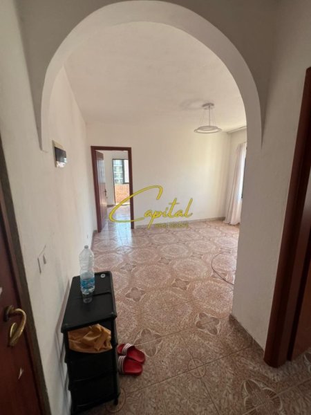 Tirane, jepet me qera apartament 1+1 Kati 8, 60 m² 350 € (PALLATI ME SHIGJETA)