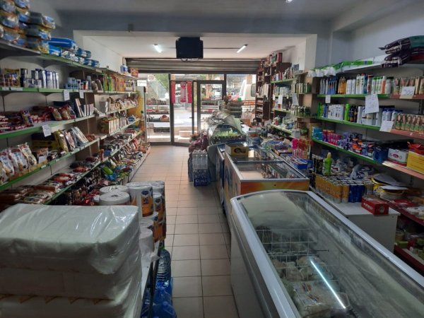 Tirane, jepet me qera ambjent biznesi Kati 1, 80 m² 600 € 