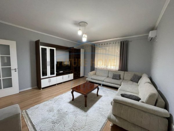 0683487469 Tirane, jepet me qera apartament 2+1 Kati 2, 108 m² 1.000 € (Prane Kopshtit Botanik)