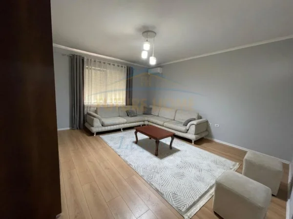 0683487469 Tirane, jepet me qera apartament 2+1 Kati 2, 108 m² 1.000 € (Prane Kopshtit Botanik)