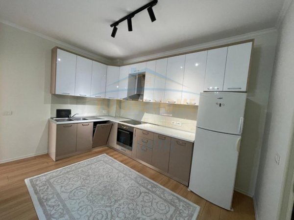0683487469 Tirane, jepet me qera apartament 2+1 Kati 2, 108 m² 1.000 € (Prane Kopshtit Botanik)