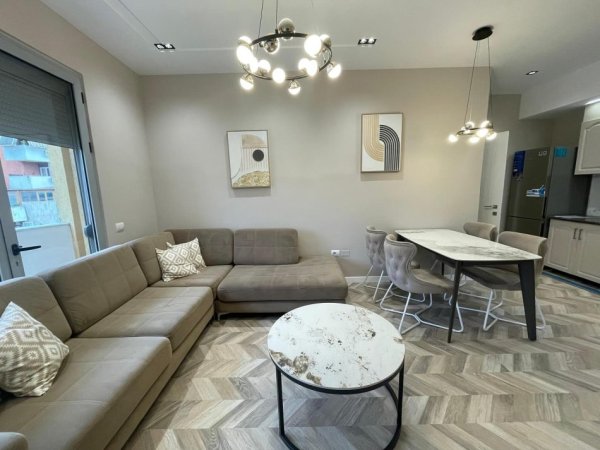 Tirane, shitet apartament 2+1+Ballkon Kati 7, 120 m² 360.000 € (Qender)