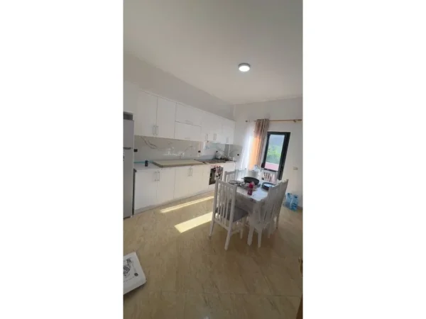 0683487469 Tirane, jepet me qera Vile 3 Katshe Kati 3, 536 m² 4.000 € (Prane Vilat Gjermane)