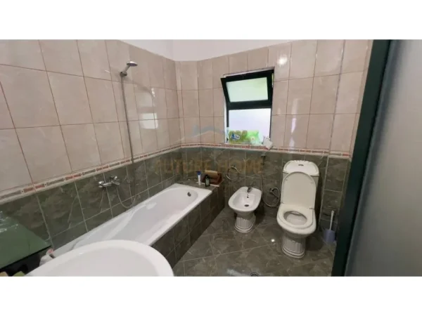 0683487469 Tirane, jepet me qera Vile 3 Katshe Kati 3, 536 m² 4.000 € (Prane Vilat Gjermane)
