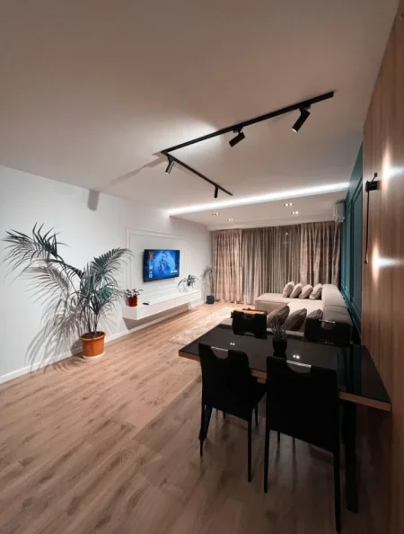 Tirane, shitet apartament 1+1+Ballkon Kati 4, 77 m² 180.000 € (Bulevardi i Ri)