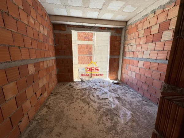 Vlore, shitet apartament 2+1+Ballkon Kati 2, 96 m² (Lungomare, Vlorë)