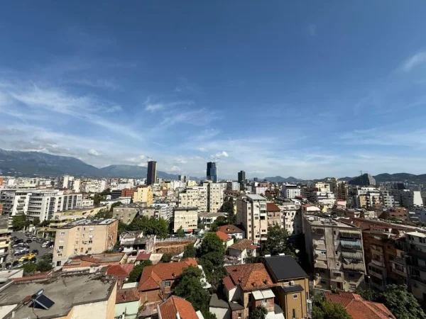 Tirane, shitet apartament 3+1+Ballkon Kati 8, 140 m² 300.000 € (Mine Peza)