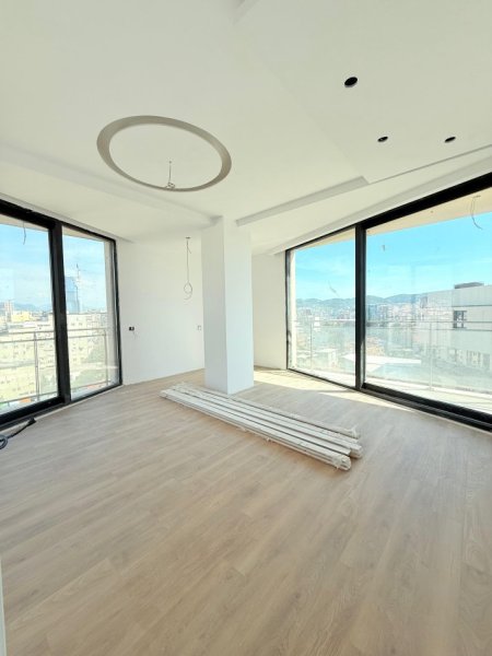 Tirane, shitet apartament 3+1+Ballkon Kati 8, 140 m² 300.000 € (Mine Peza)