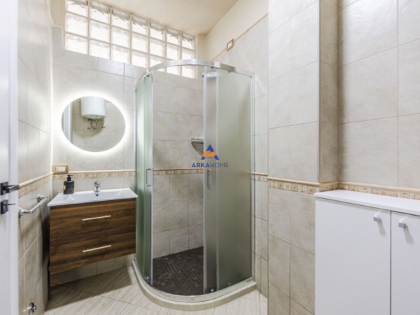 Tirane, jepet me qera apartament 1+1+Ballkon Kati 3, 68 m² 700 € (DURRES)
