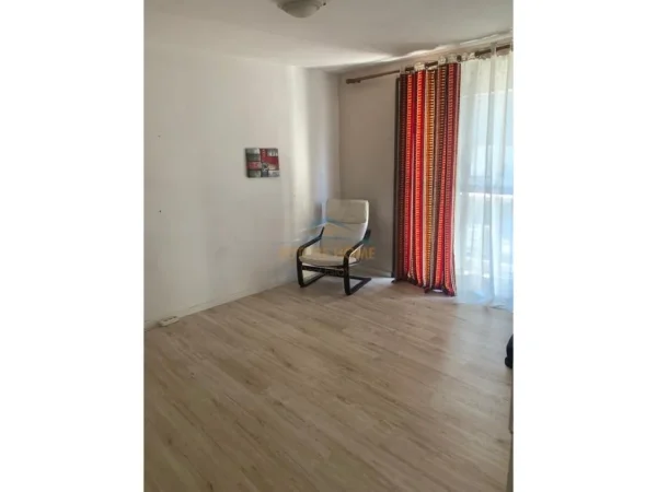 Tirane, shitet apartament 2+1+Ballkon Kati 4, 67 m² 165.000 € (Rruga Mine Peza)