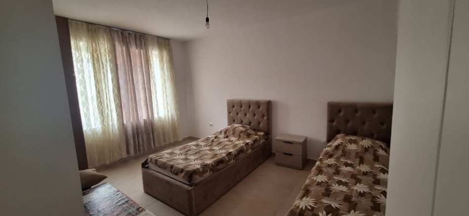 Tirane, jepet me qera apartament 2+1+Ballkon Kati 3, 65 m² 400 € (Rruga Ferit Xhajko)