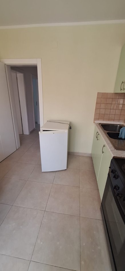 Tirane, jepet me qera apartament 2+1+Ballkon Kati 3, 65 m² 400 € (Rruga Ferit Xhajko)