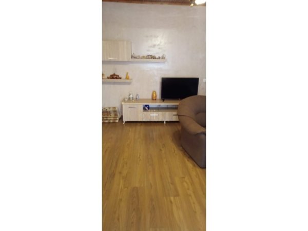 Tirane, jepet me qera 3+1 , 120 m² 550 € (Xhamllik)