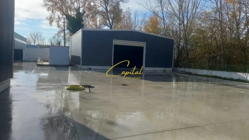 Tirane, jepet me qera ambjent biznesi Kati 0, 1.300 m² 1.500 € (RINAS)